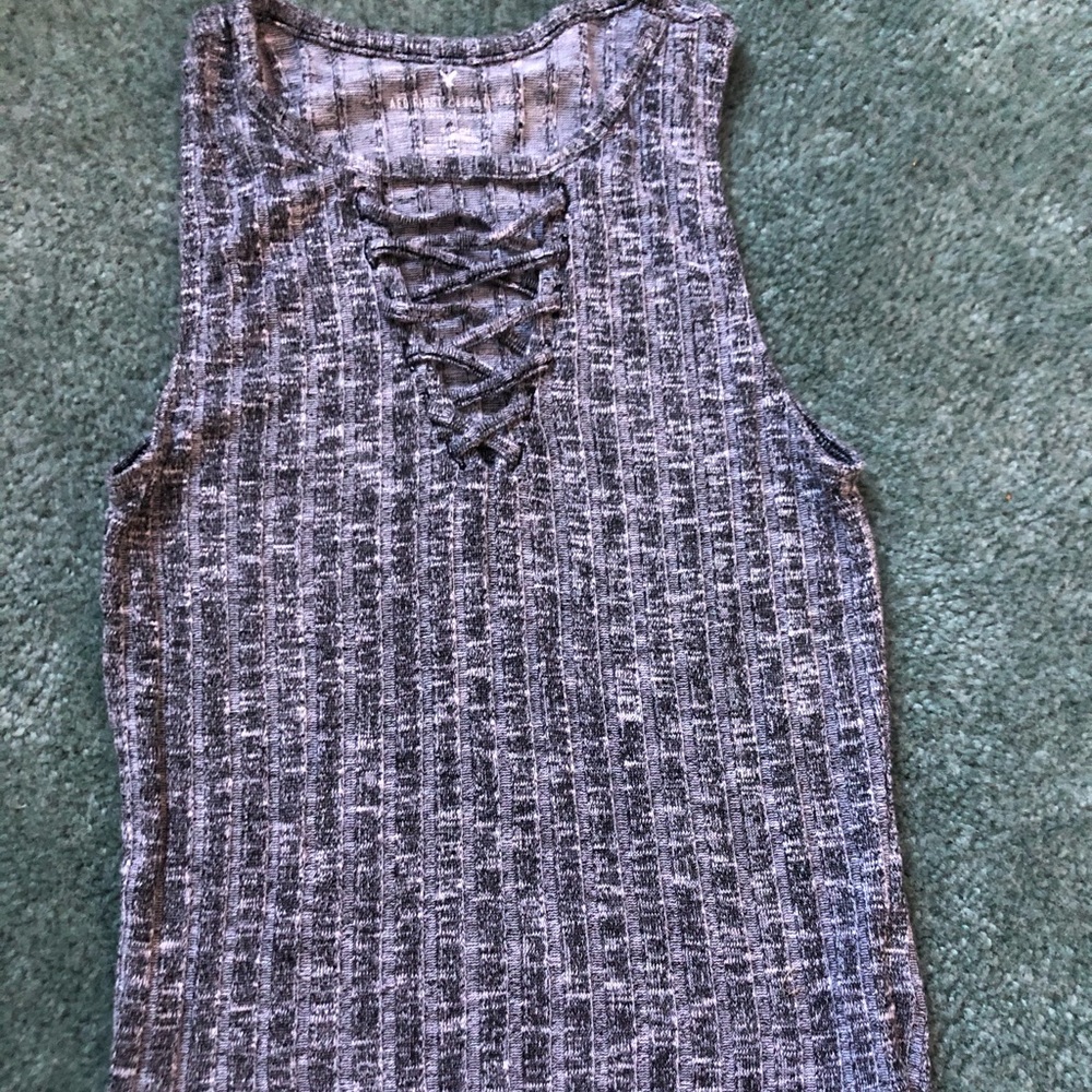 gray crop top